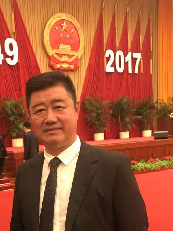 侨心向党赵维新为侨服务甘当白忙官