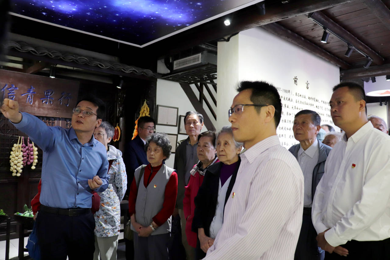 f763bff7af4c98797697418d762f3a6.jpg f763bff7af4c98797697418d762f3a6.jpg