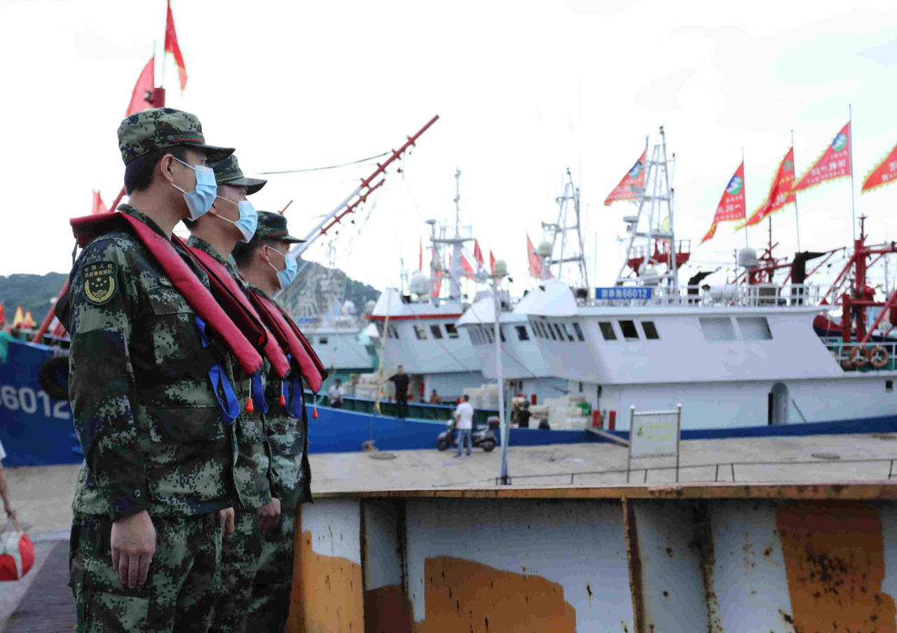 开渔啦宁波海警局为渔船保驾护航