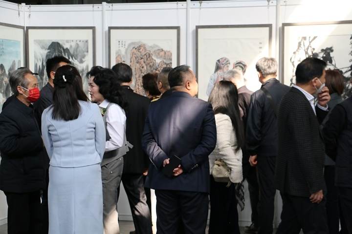 中国书画名家作品展在北京开幕