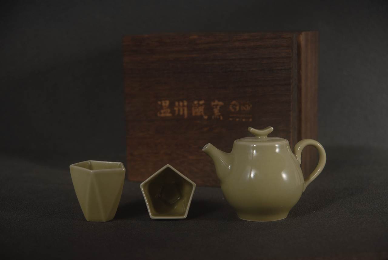 瓯窑星祥云和茶具套组.JPG