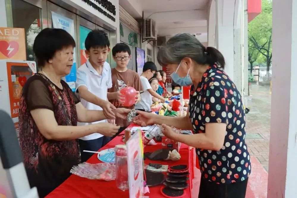 点滴善意汇聚大爱!“公民爱心日”捐款活动正如火如荼开展中