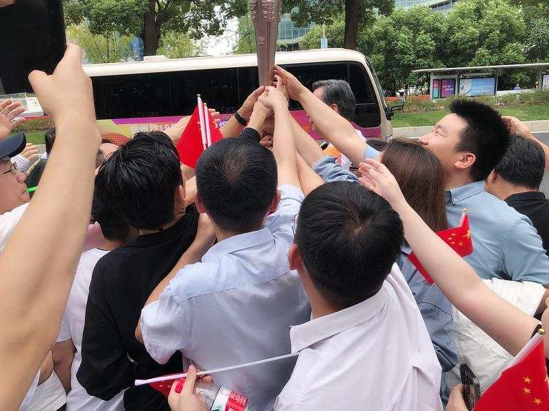 为亚运喝彩 火炬传递“燃”动萧山