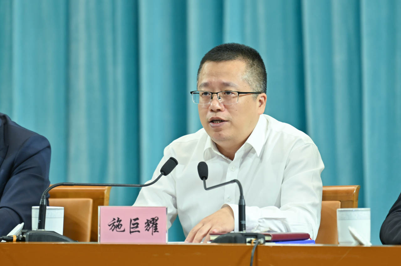 施巨耀 (2).jpg