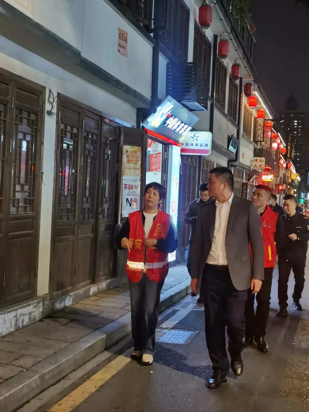从欲望的深渊到救赎的光辉