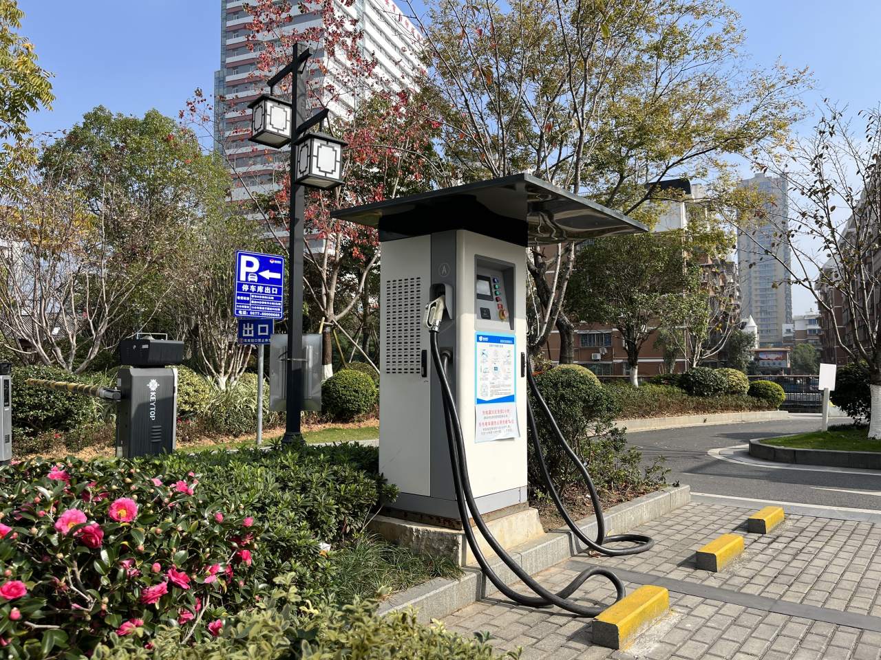 伯乐立体停车库万马爱充汽车充电站 (1).jpg