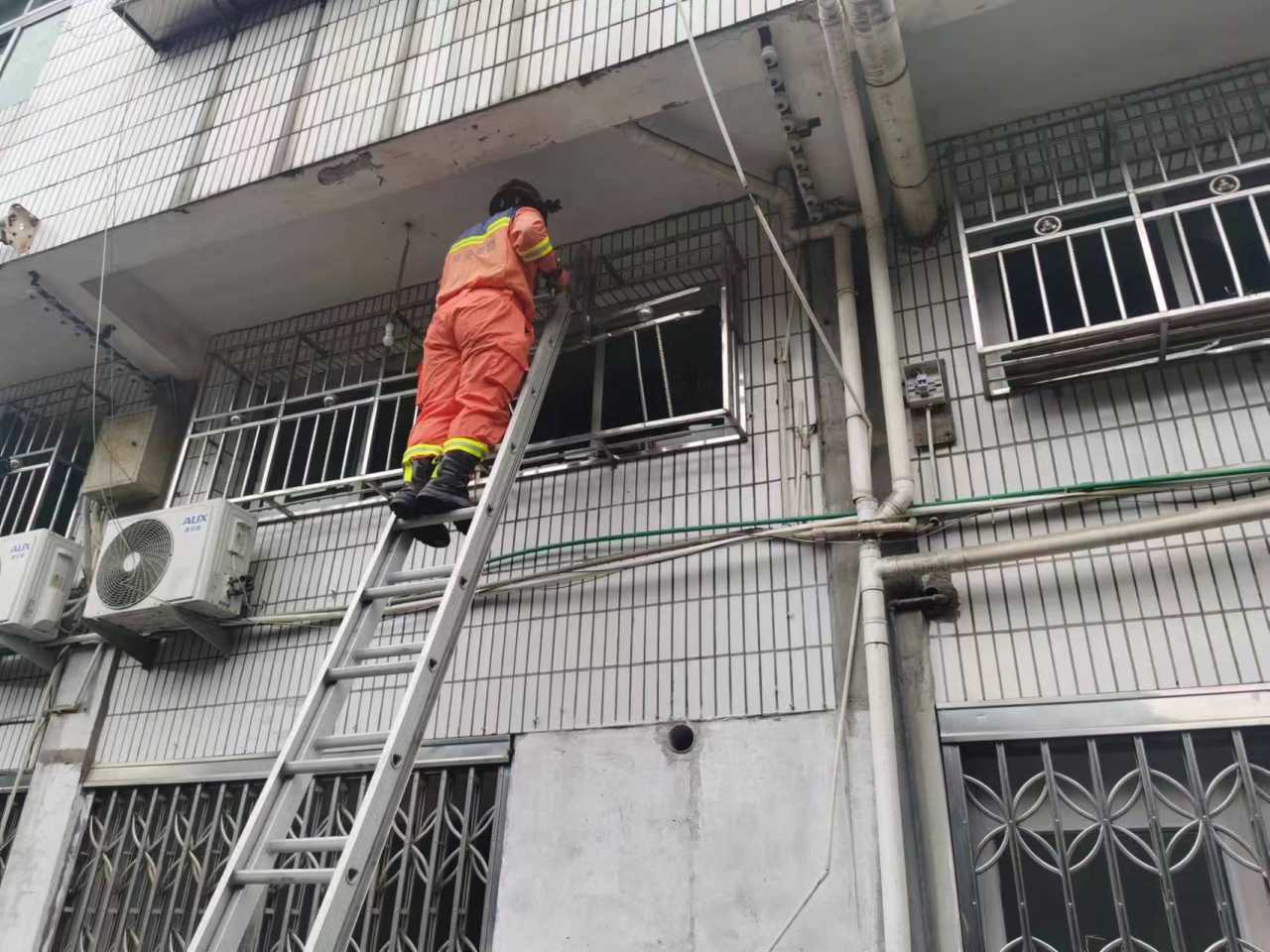 拆窗破网.jpg