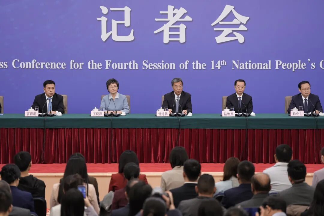 今年高校毕业生预计1270万!人社部谈就业